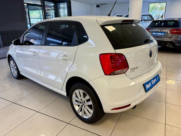 2021-Volkswagen-Polo-Vivo-16-Comfortline-Auto-5-dr image:3