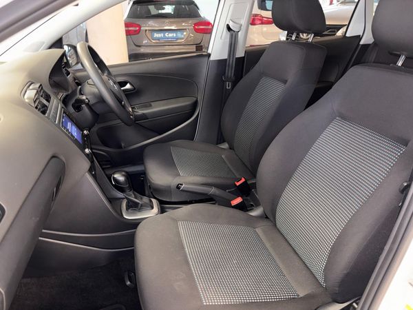 2021-Volkswagen-Polo-Vivo-16-Comfortline-Auto-5-dr image:6