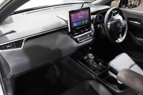 2026-Toyota-Corolla-Cross-18-XR image:10
