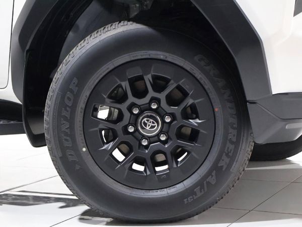 2026-Toyota-Hilux-28-GD-6-Raider-4x4-Auto-Double-Cab image:3