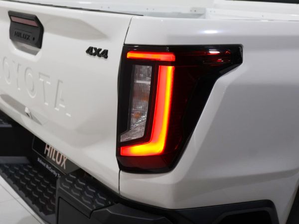 2026-Toyota-Hilux-28-GD-6-Raider-4x4-Auto-Double-Cab image:7