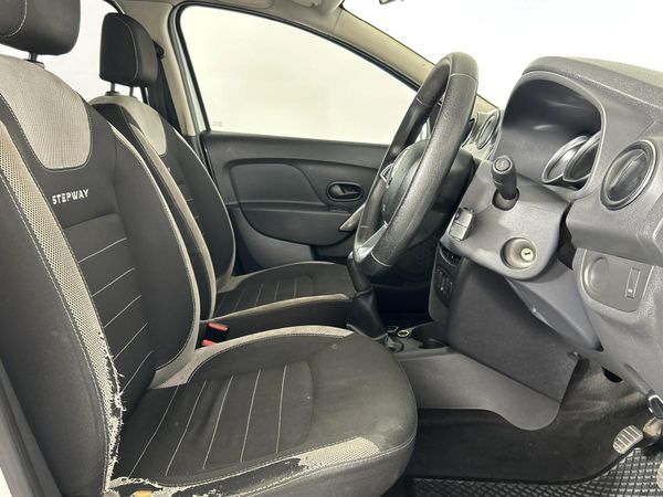2017-Renault-Sandero-900T-Stepway-Dynamique image:9