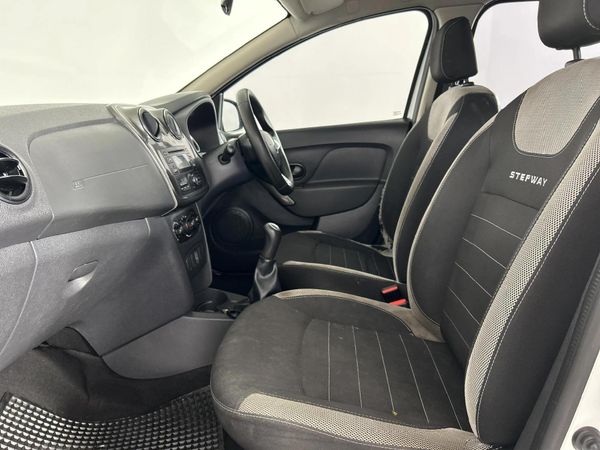 2017-Renault-Sandero-900T-Stepway-Dynamique image:8