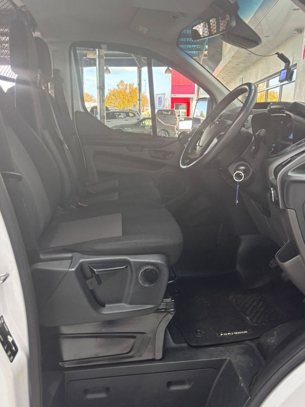 2022-Ford-Transit-Custom-22-TDCi-Ambiente-LWB-92kW-Panel-Van image:11