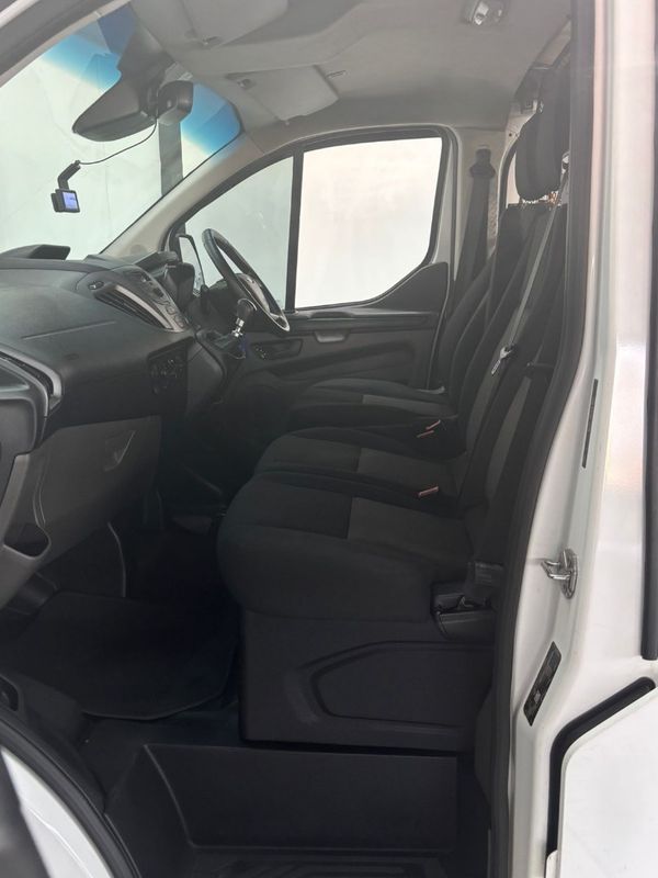 2022-Ford-Transit-Custom-22-TDCi-Ambiente-LWB-92kW-Panel-Van image:12
