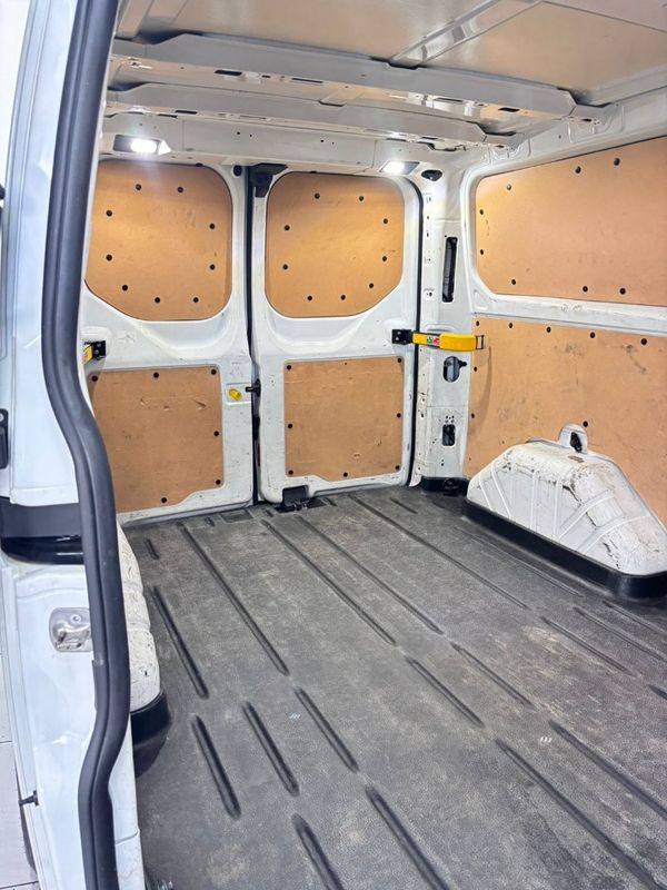2022-Ford-Transit-Custom-22-TDCi-Ambiente-LWB-92kW-Panel-Van image:17