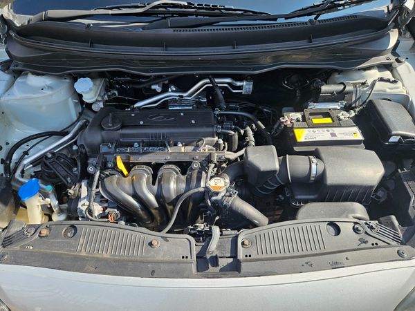 2013-Hyundai-i20-14-Fluid image:14