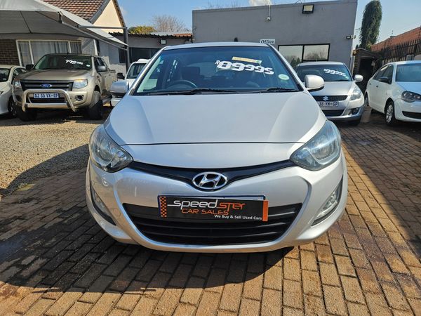 2013-Hyundai-i20-14-Fluid image:1