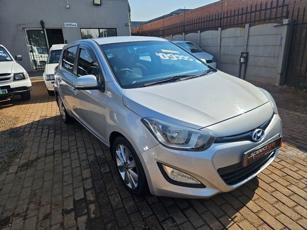 2013-Hyundai-i20-14-Fluid image:2