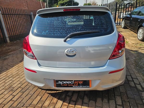 2013-Hyundai-i20-14-Fluid image:5