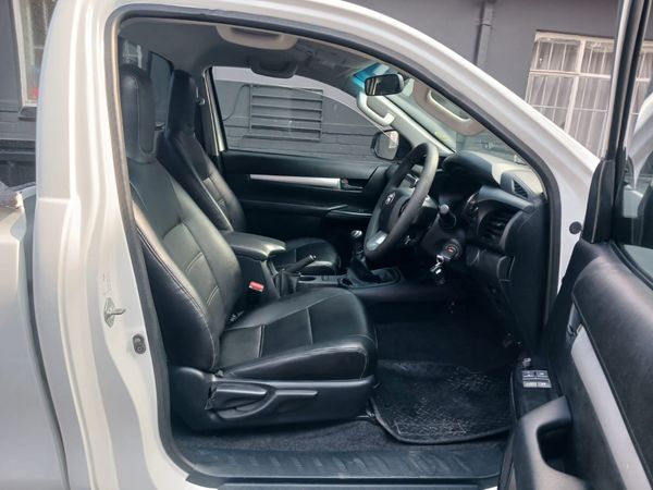 2023-Toyota-Hilux-24-GD-6-SR-4x4-Single-Cab image:9