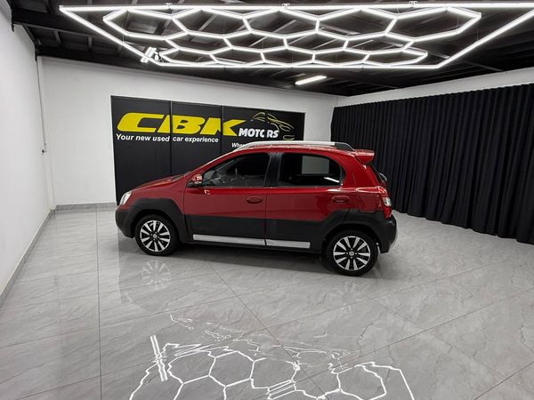 2015-Toyota-Etios-Cross-15-XS-5-dr image:3