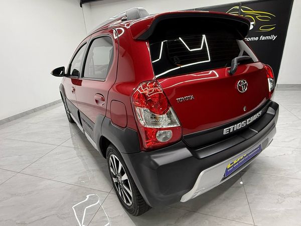 2015-Toyota-Etios-Cross-15-XS-5-dr image:5
