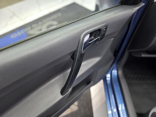 2017-Volkswagen-Polo-Vivo-GP-14-Trendline-5-dr image:16