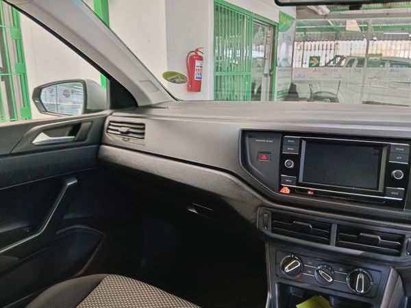2022-Volkswagen-Polo-10-TSI-Life image:8