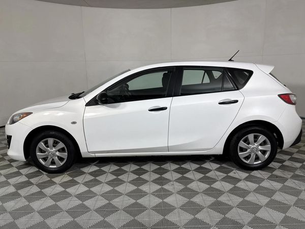 2011-Mazda-3-16-Sport-Original image:17