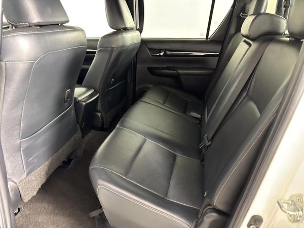 2020-Toyota-Hilux-28-GD-6-Raider-4x4-Double-Cab image:3