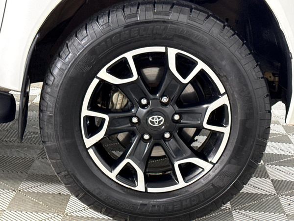 2020-Toyota-Hilux-28-GD-6-Raider-4x4-Double-Cab image:5