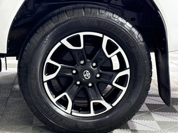2020-Toyota-Hilux-28-GD-6-Raider-4x4-Double-Cab image:6