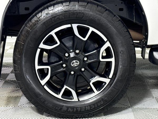 2020-Toyota-Hilux-28-GD-6-Raider-4x4-Double-Cab image:7