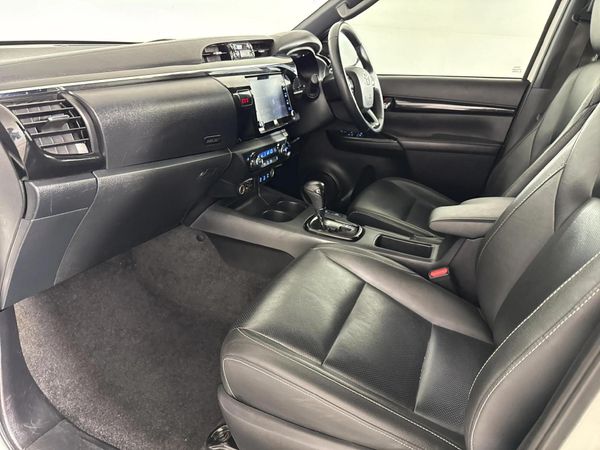 2020-Toyota-Hilux-28-GD-6-Raider-4x4-Double-Cab image:8