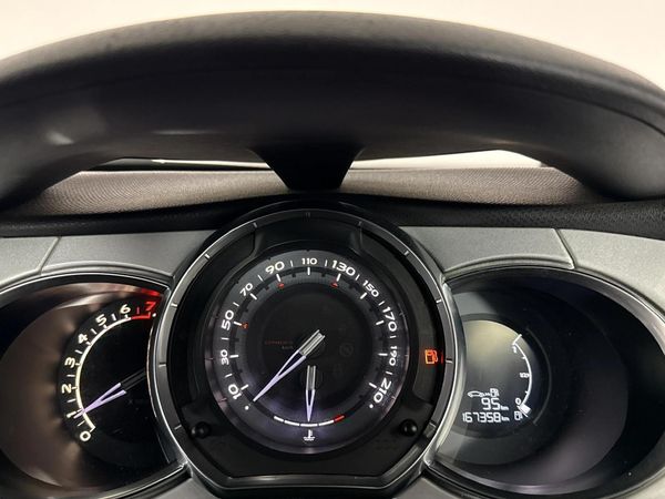 2014-Citroen-DS3-12-VTI-Design-3-dr image:1