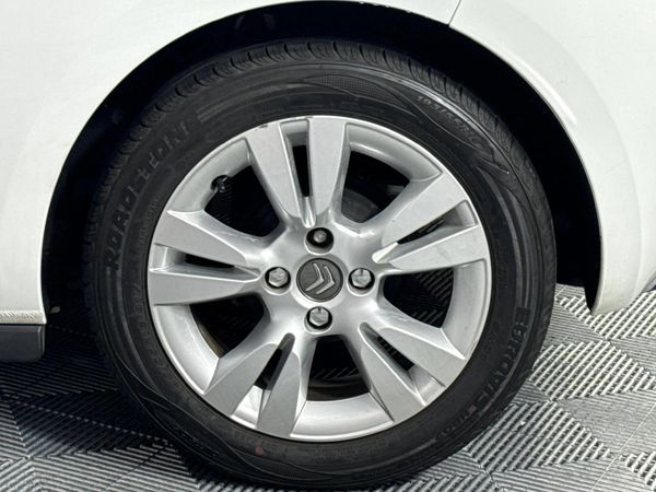 2014-Citroen-DS3-12-VTI-Design-3-dr image:4