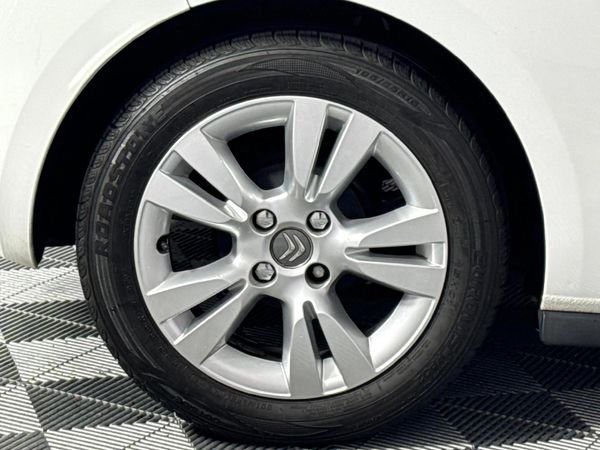 2014-Citroen-DS3-12-VTI-Design-3-dr image:5