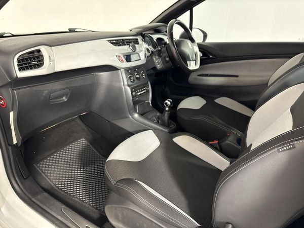2014-Citroen-DS3-12-VTI-Design-3-dr image:6