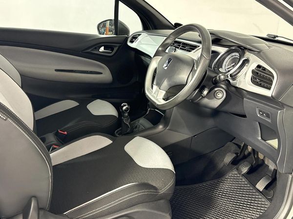 2014-Citroen-DS3-12-VTI-Design-3-dr image:7