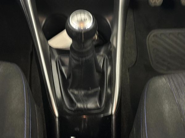 2019-Toyota-Yaris-15-XS-5-dr image:10