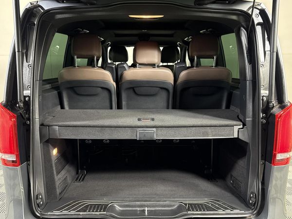 2022-Mercedes-Benz-V-Class-V-250d-Avantgarde-Auto image:12
