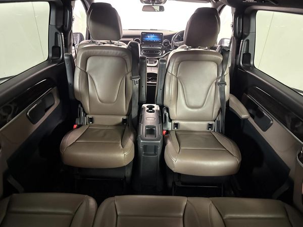 2022-Mercedes-Benz-V-Class-V-250d-Avantgarde-Auto image:13