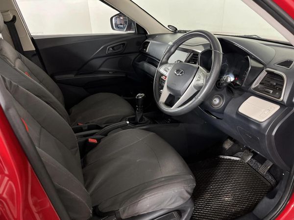 2022-Mahindra-XUV-300-15D-W6 image:9