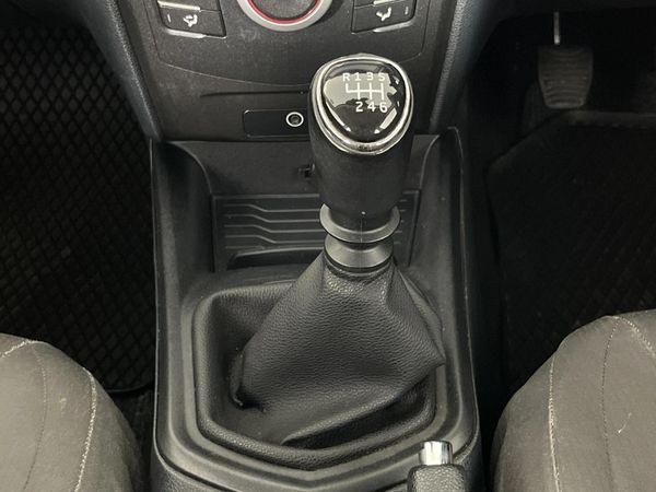 2022-Mahindra-XUV-300-15D-W6 image:10