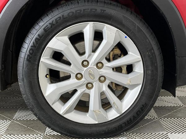 2022-Mahindra-XUV-300-15D-W6 image:5
