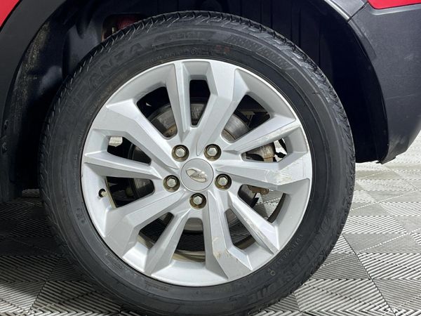 2022-Mahindra-XUV-300-15D-W6 image:6