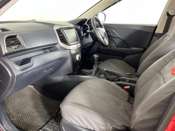 2022-Mahindra-XUV-300-15D-W6 image:8