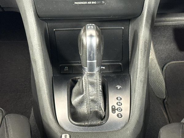 2012-Volkswagen-Golf-VI-14-TSI-Auto-Cabrio-Comfortline image:8