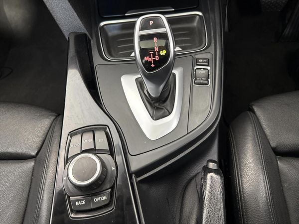 2015-BMW-3-Series-320i-Sport-Auto image:10