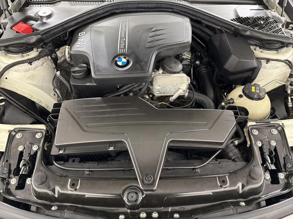 2015-BMW-3-Series-320i-Sport-Auto image:13