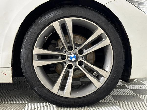 2015-BMW-3-Series-320i-Sport-Auto image:4