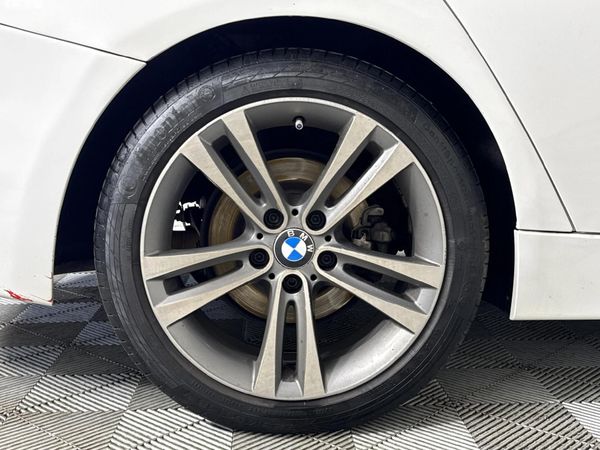 2015-BMW-3-Series-320i-Sport-Auto image:6