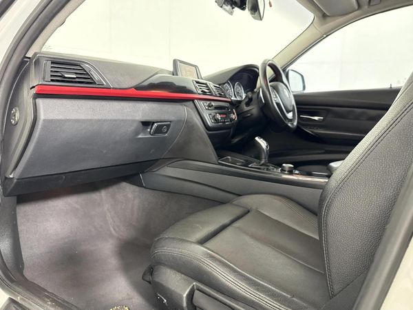 2015-BMW-3-Series-320i-Sport-Auto image:8