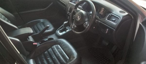 2014-Volkswagen-Jetta-VI-14-TSI-Highline-Auto image:10