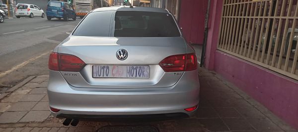2014-Volkswagen-Jetta-VI-14-TSI-Highline-Auto image:4