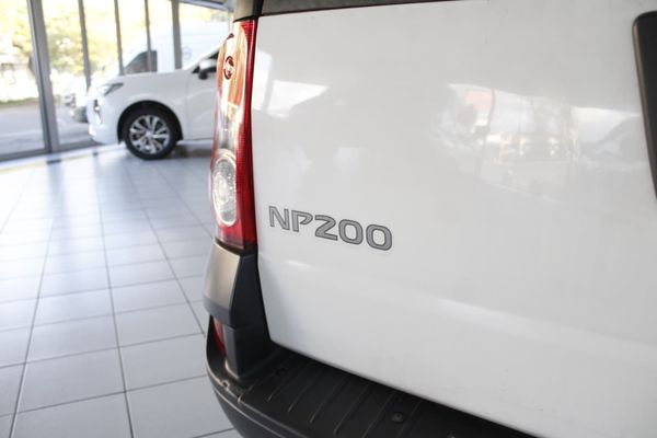 2019-Nissan-NP200-DIESEL-SAFETY-PACK image:10