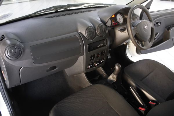 2019-Nissan-NP200-DIESEL-SAFETY-PACK image:20