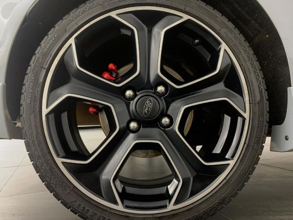 2017-Ford-Fiesta-ST-200-16-EcoBoost-3-dr image:11