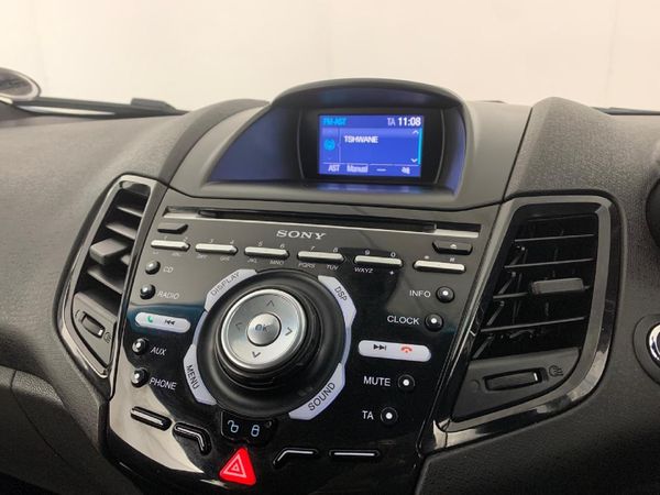 2017-Ford-Fiesta-ST-200-16-EcoBoost-3-dr image:8